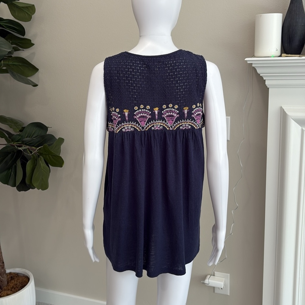 Anthropologie Akemi + Kin Crochet Williston Embroidered Tank Womens Size M Navy - Picture 8 of 14